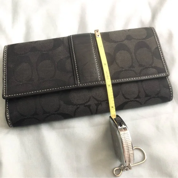 SOLD Black Signiture Coach Leatherware Wallet - Picture 5 of 7